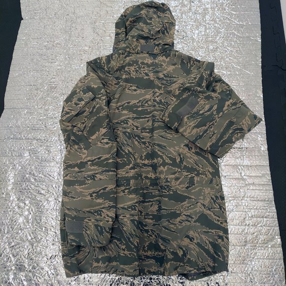 See video NUC USAF Tiger Stripe Parka/Shell Sz Large 8415-01-547-3536 - Picture 9 of 11